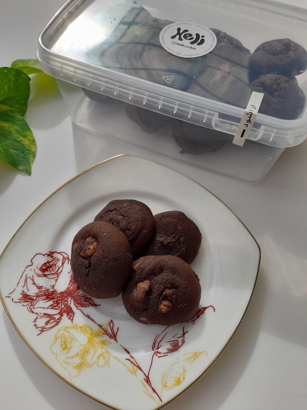 کوکی خرمایی و شکلاتی با گردو